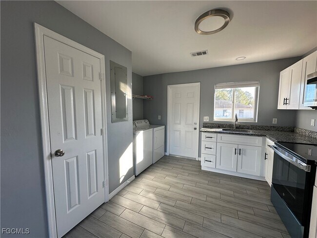 Building Photo - 137-139 Gordon Ave S