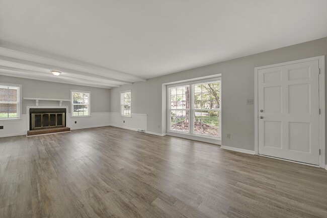 Building Photo - Wonderful Home Near Downtown Matthews!