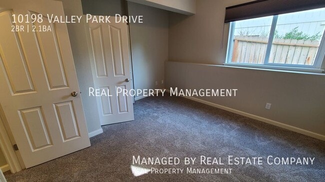 Building Photo - 10198 Valley Park Dr