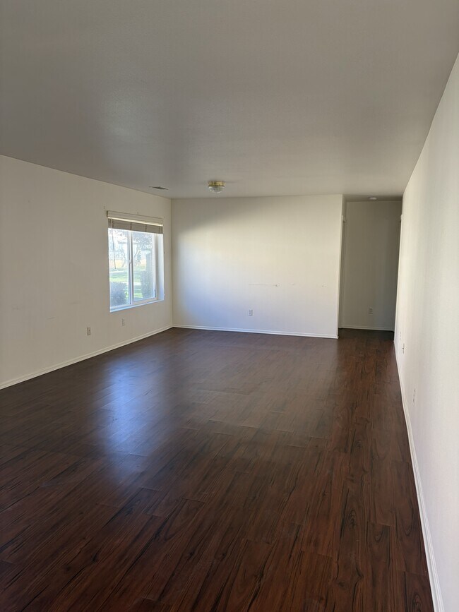 Building Photo - 11561 Park Ln