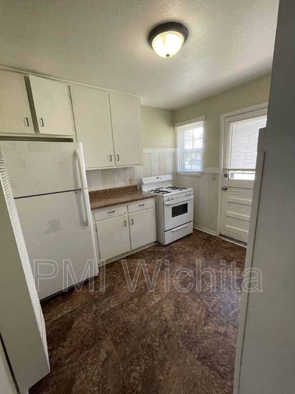 Building Photo - 2557 N Park Pl