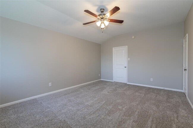 Building Photo - 8315 Sycamore Ln