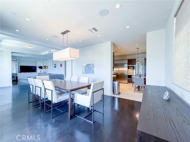 Building Photo - 443 N Palm Dr