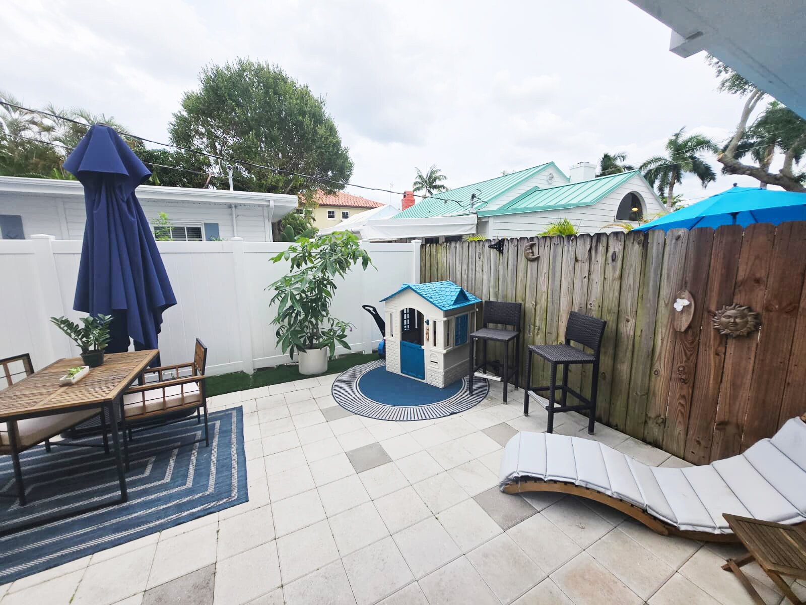 Building Photo - 302 NE 8th Ave