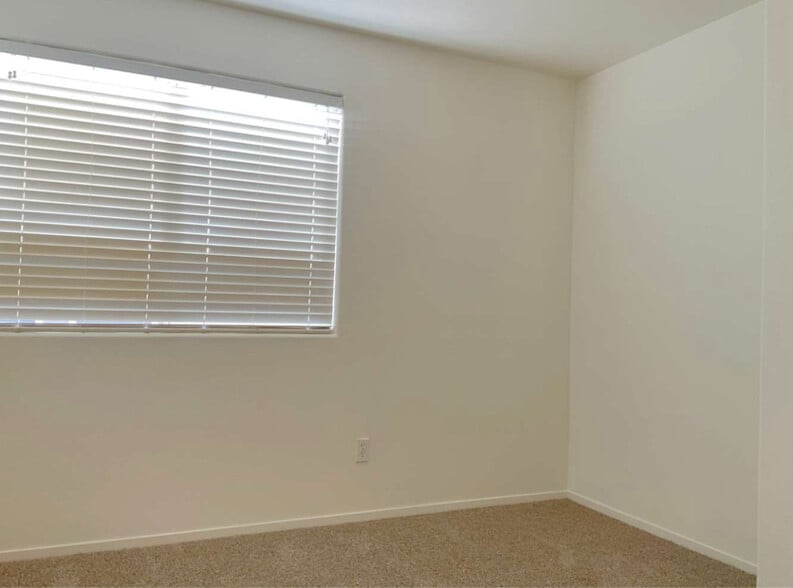 Building Photo - 6181 Arlington Ash St