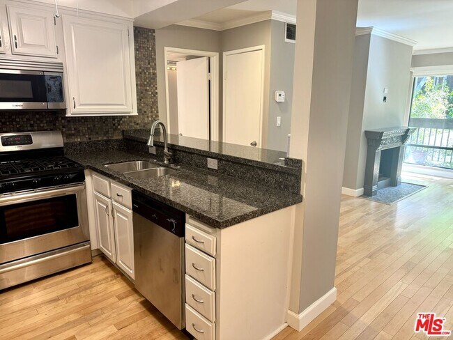 Building Photo - 950 Kings Rd