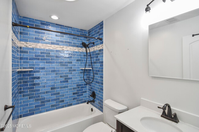 Building Photo - 32 Dakota Ave