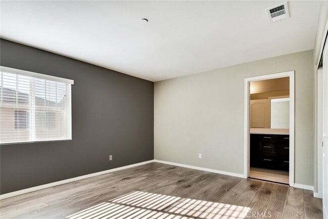 Building Photo - 4959 Camarillo Ln