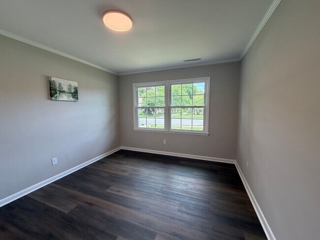 Building Photo - 228 College Dr