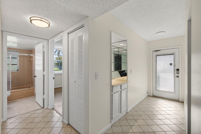 Building Photo - 26 Abbey Ln