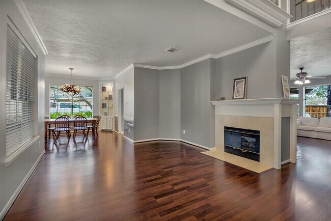 Building Photo - 301 Oak Creek Ln
