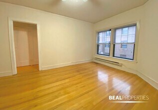 Building Photo - 1 bedroom in EVANSTON IL 60202