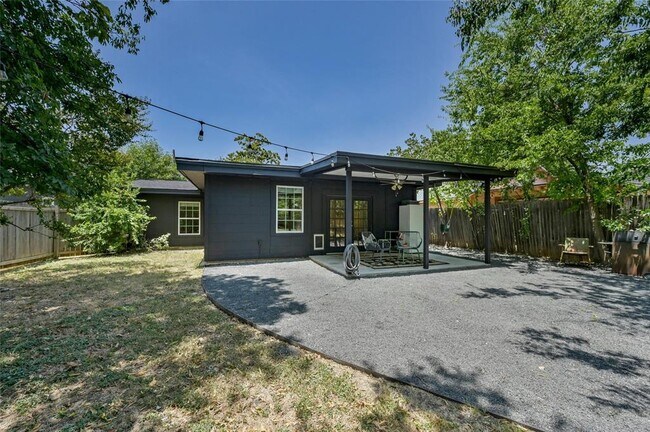 Building Photo - 8415 Bowling Green Dr