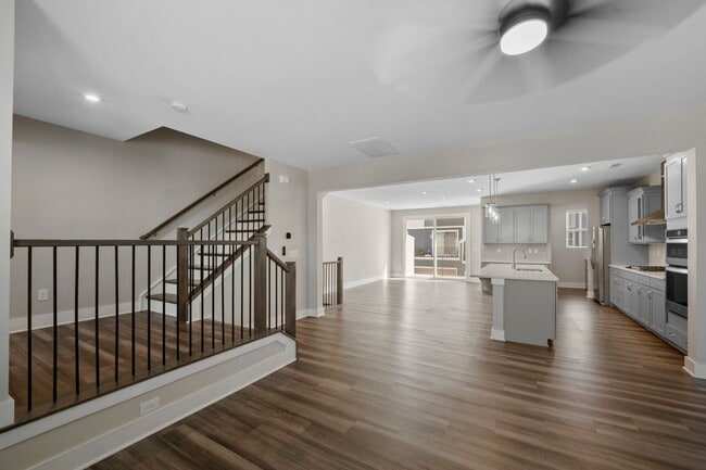 Building Photo - Gorgeous Aria at the Park 3 Bedroom Townhouse!