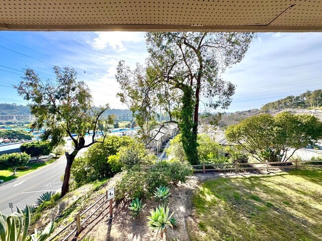 Building Photo - Mid-Century Townhome in Fashion/Mission Valley WEST! 3bd/2ba, garage, laundry, VIEW!