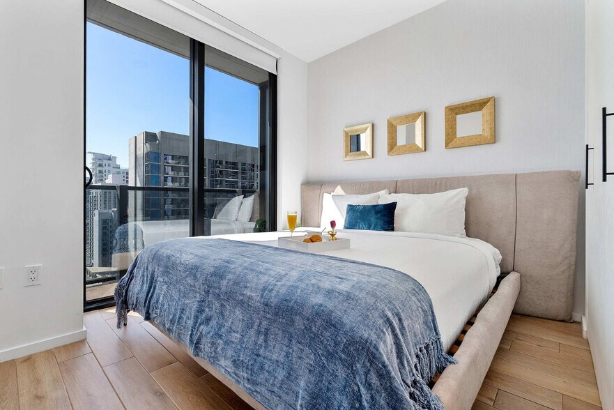 Building Photo - 398 NE 5th St