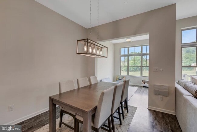 Building Photo - 250 Kestrel Ct