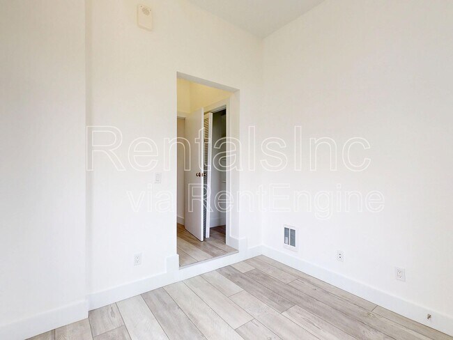 Building Photo - 759 6th Ave