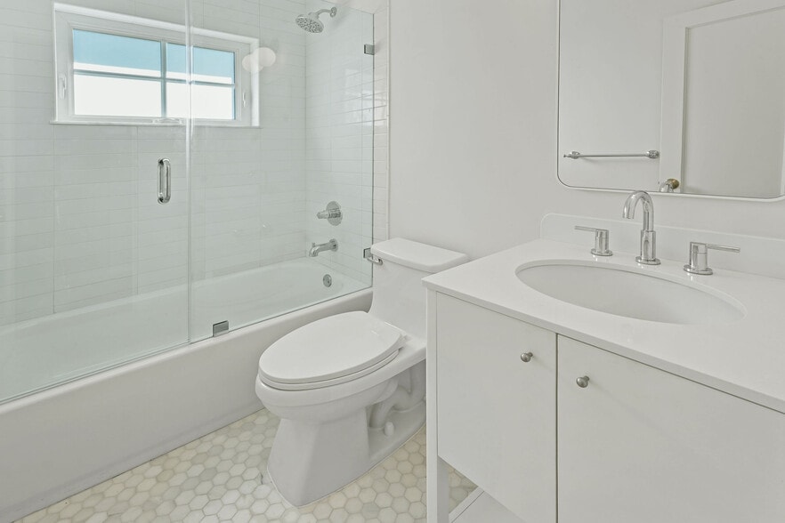 Building Photo - 3705 Ponce de Leon Blvd