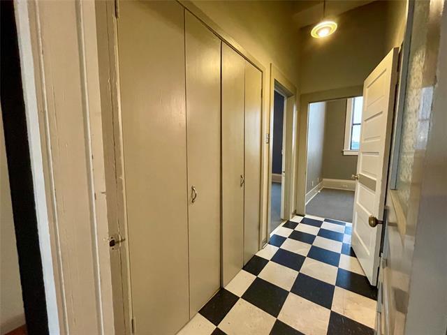 Building Photo - 105 W Hickory St