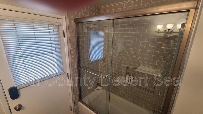 Building Photo - 17080 Buttonwood St