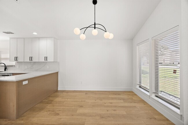 Building Photo - 2114 Trellis Pl