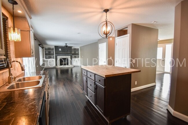 Building Photo - 4 Bedroom 3 Bath Home 3 Car Garage with large fenced in yard in Waukee