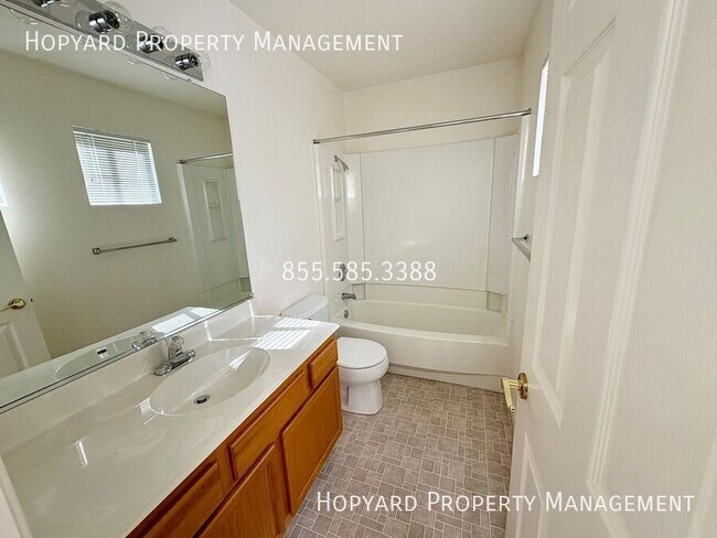 Building Photo - Milpitas Gem - Available for Immediate Mov...