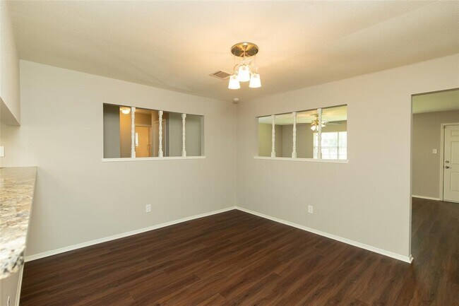 Building Photo - 2555 Halstead Dr
