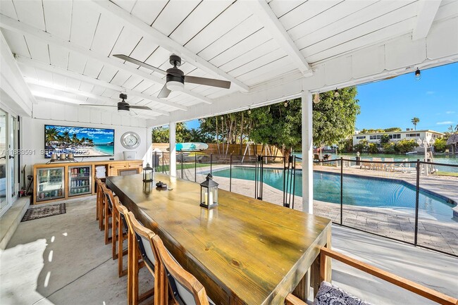 Building Photo - 840 S Shore Dr