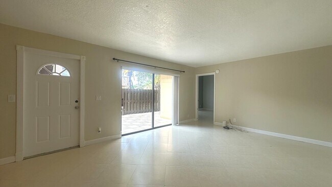 Building Photo - 303 Waterview Dr