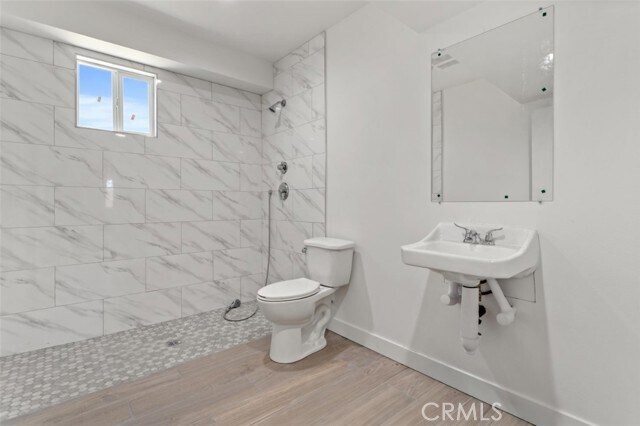 Building Photo - 705 W 80th St