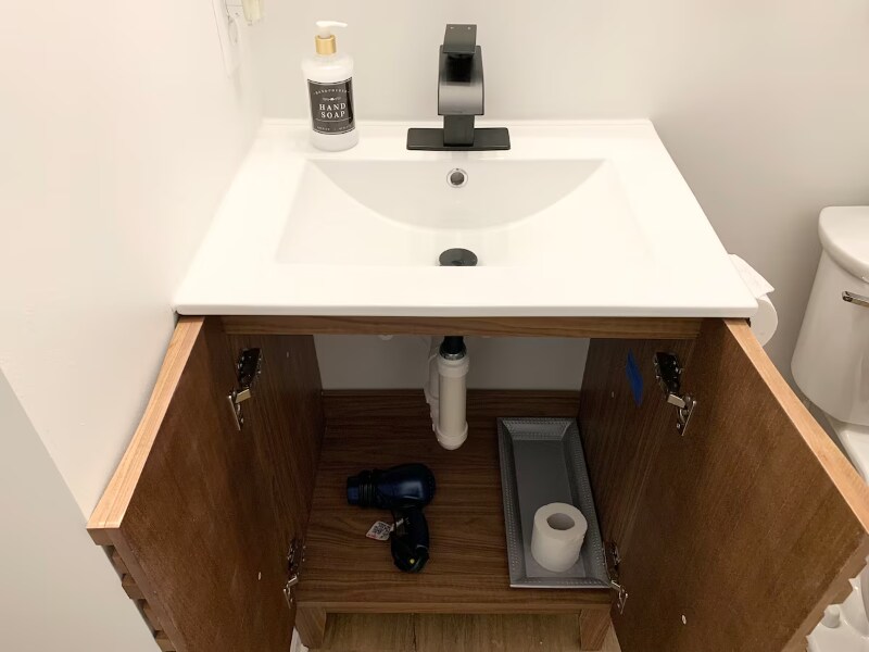 Building Photo - 1600 S Charles St