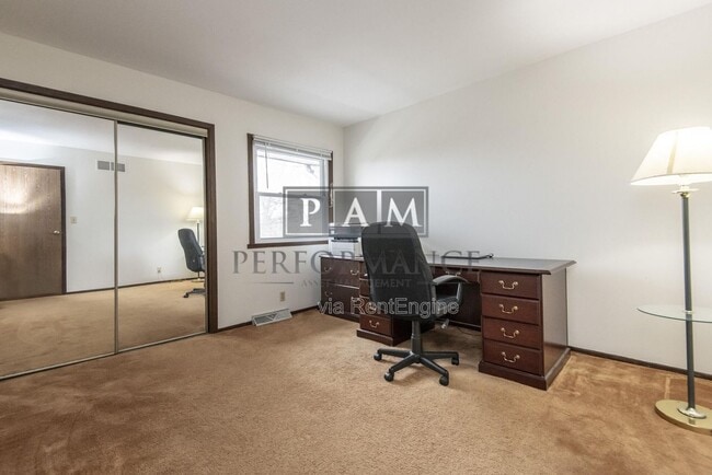 Building Photo - 21225 Mary Lynn Dr