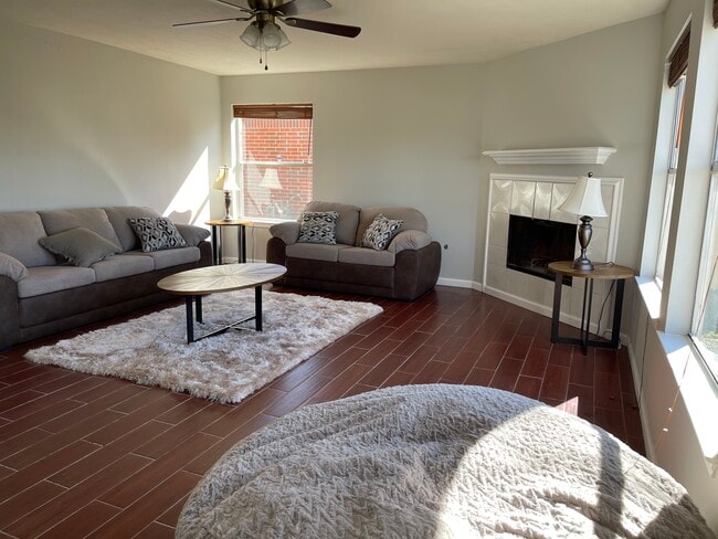 Building Photo - 17158 Summer Hollow Dr