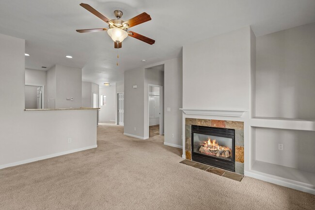 Building Photo - Beautiful 2-bedroom, 2 bath Condo in Gated Community