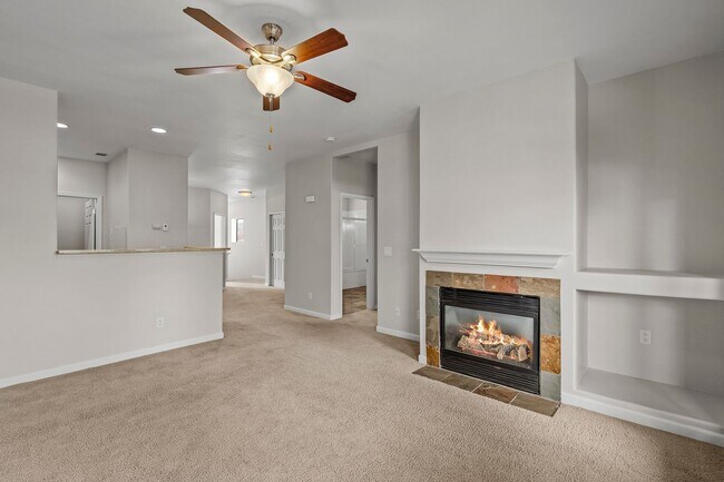 Building Photo - Beautiful 2-bedroom, 2 bath Condo in Gated...