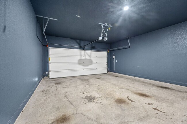 Building Photo - Modern 3 Bed / 2 Bath Home with Granite Kitchen & Full Fenced Yard in Temple