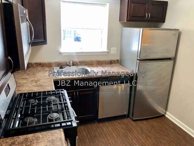 Building Photo - 1625 Ingleside Ave