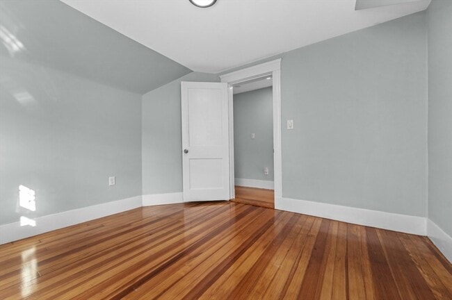 Building Photo - 537 Park Ave