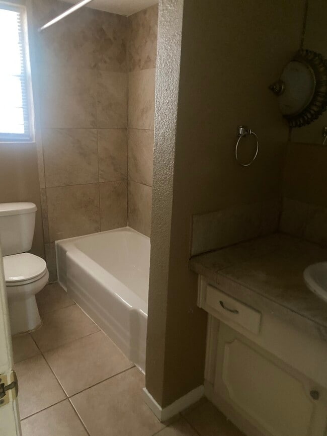 Building Photo - 1507 S Main St