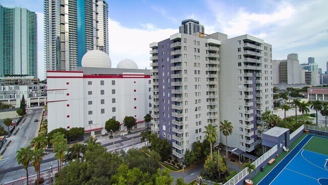 Primary Photo - 850 N Miami Ave