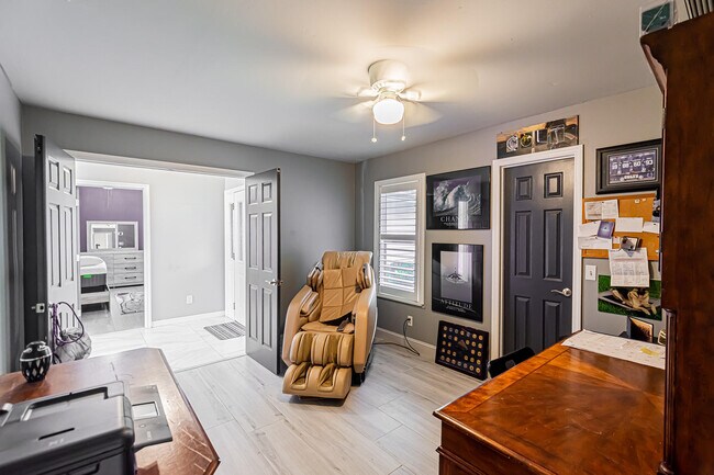 Building Photo - 1282 SW Bent Pine Cove