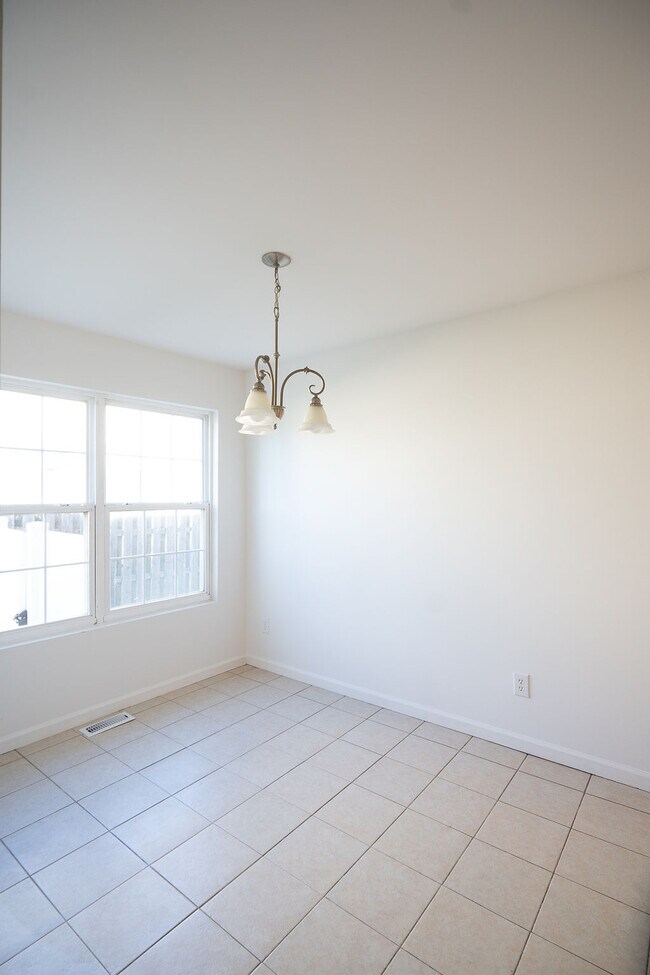 Building Photo - 642 Sedgegrass Dr