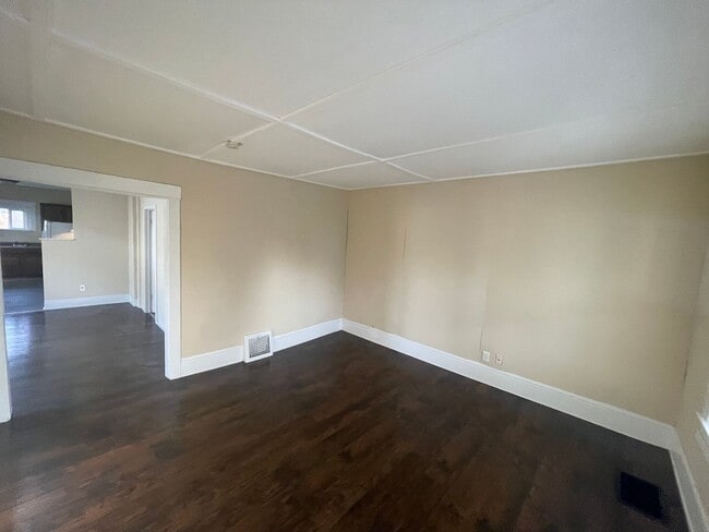 Building Photo - SECTION 8 and EDEN Accepted!! Stunning 4-Bed, 2-Bath Renovation in Lorain!!