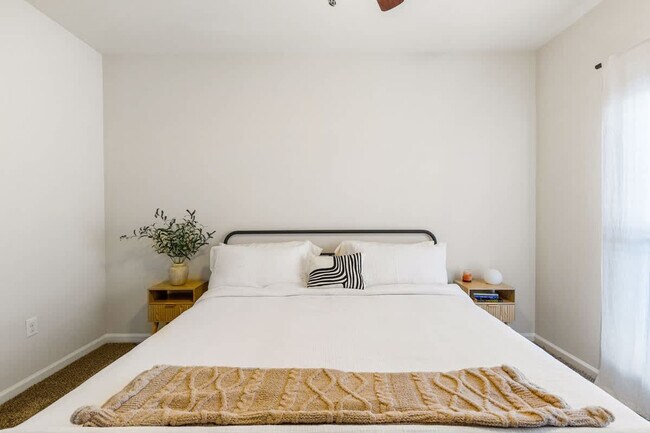 Building Photo - 9301 Old Bee Caves Rd