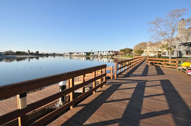 Building Photo - 876 Wharfside Rd