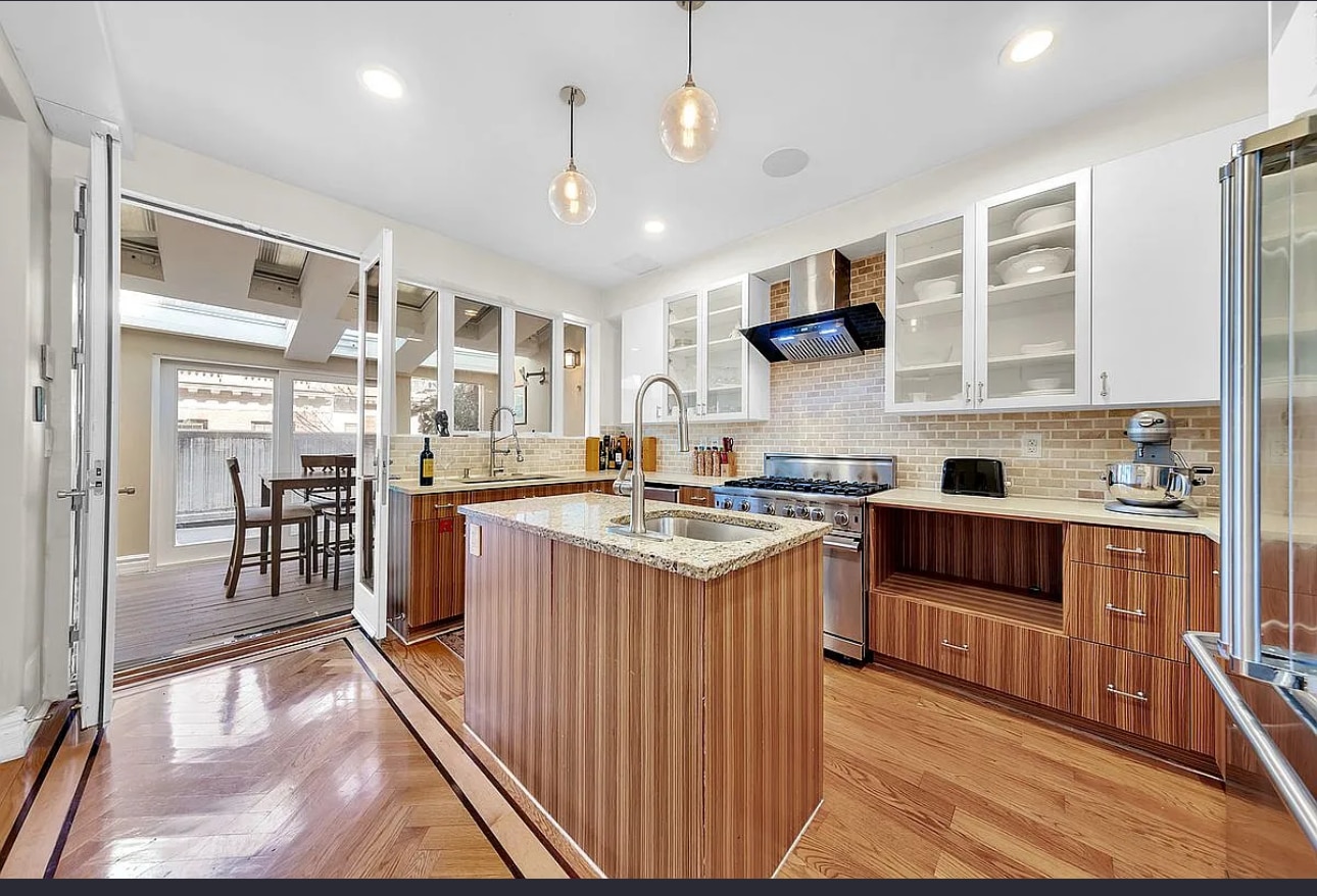 Building Photo - 32 E 74th St