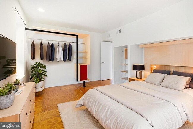 Building Photo - 1301 N 6th St