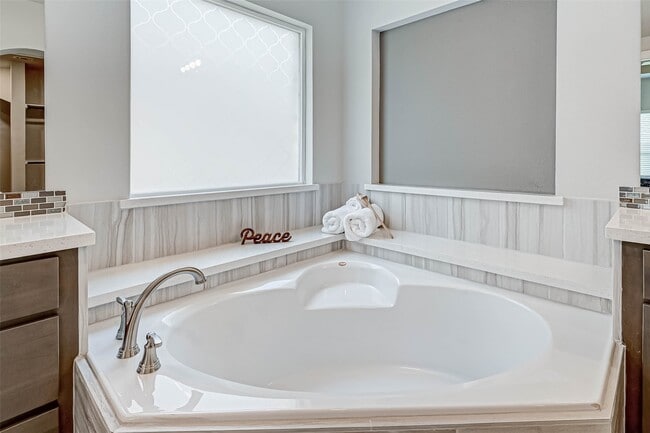 Building Photo - 23134 Mulberry Thicket TRL